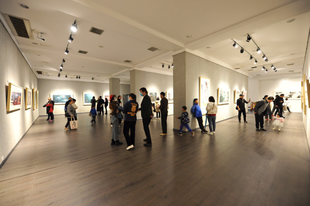 美术|在传统与现代中寻找美术的灵魂之家，“诗与远方”周艺文美术作品展举办