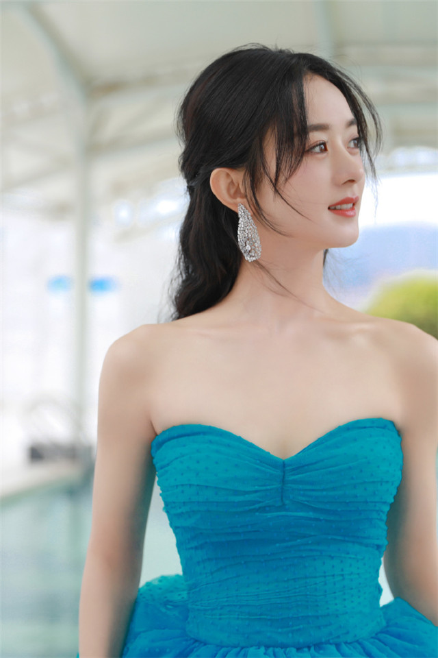 赵丽颖|赵丽颖金鹰节身穿过季礼服被嘲，造型师发声回应质疑