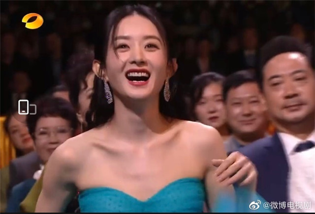 赵丽颖|赵丽颖金鹰节身穿过季礼服被嘲，造型师发声回应质疑