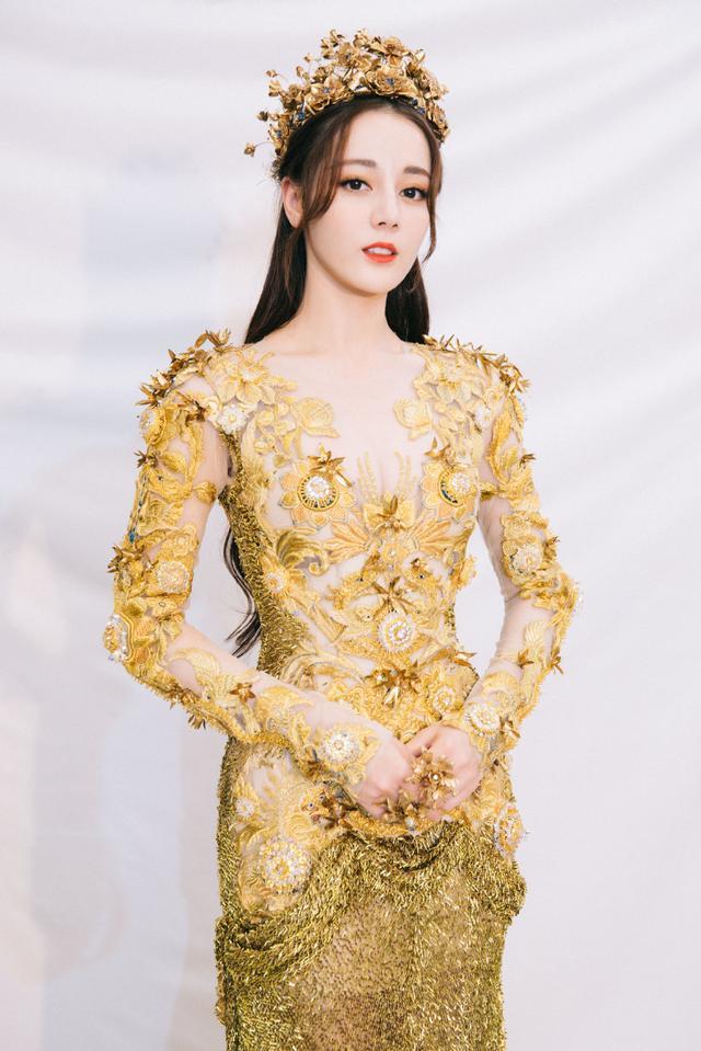 迪丽热巴|宋茜的礼服被吐槽后，网友公认：赵丽颖和迪丽热巴的礼服才最好看
