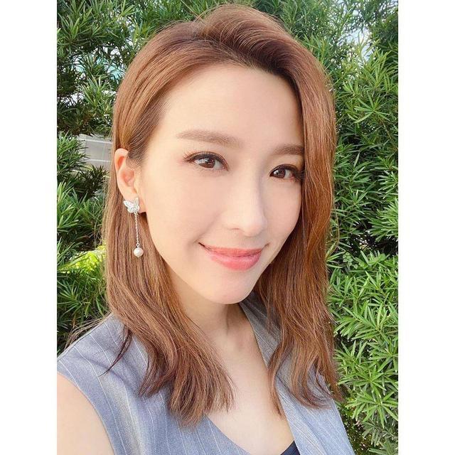 39岁姚子羚晒新妆容自拍眼睛又大又圆劲可爱获网友激赞