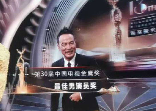 王凯|王凯又没得奖，侯鸿亮又要挨骂？