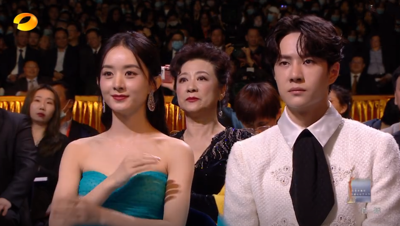 颜值|金鹰闭幕女星颜值大赏：赵丽颖两臂肌肉抢镜，虞书欣像穿粉色大蒜