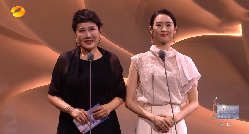 颜值|金鹰闭幕女星颜值大赏：赵丽颖两臂肌肉抢镜，虞书欣像穿粉色大蒜