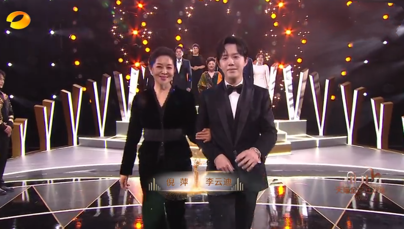 颜值|金鹰闭幕女星颜值大赏：赵丽颖两臂肌肉抢镜，虞书欣像穿粉色大蒜