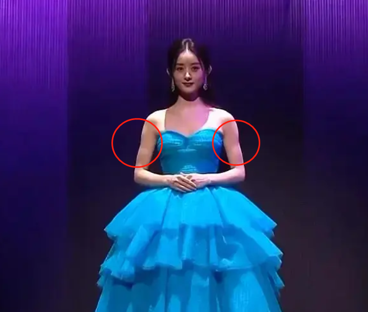 颜值|金鹰闭幕女星颜值大赏：赵丽颖两臂肌肉抢镜，虞书欣像穿粉色大蒜