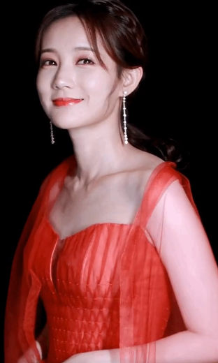 颜值|金鹰闭幕女星颜值大赏：赵丽颖两臂肌肉抢镜，虞书欣像穿粉色大蒜