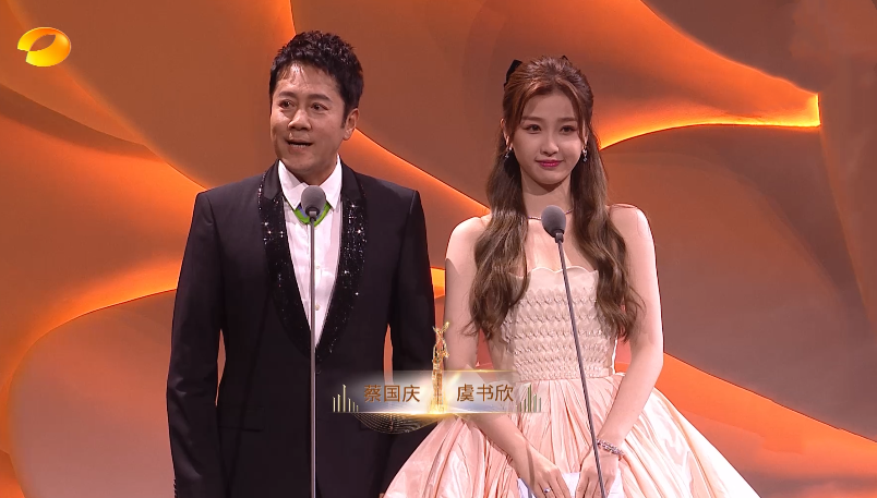 颜值|金鹰闭幕女星颜值大赏：赵丽颖两臂肌肉抢镜，虞书欣像穿粉色大蒜