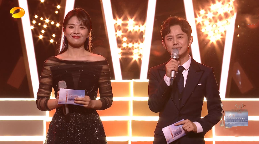 颜值|金鹰闭幕女星颜值大赏：赵丽颖两臂肌肉抢镜，虞书欣像穿粉色大蒜