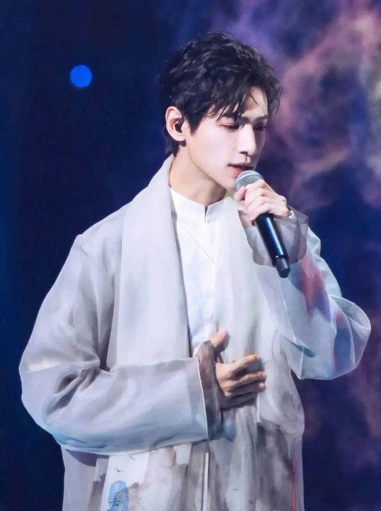 罗云熙|他是娱乐圈最大谜团：帅到惨绝人寰，为什么老被女人抛弃？