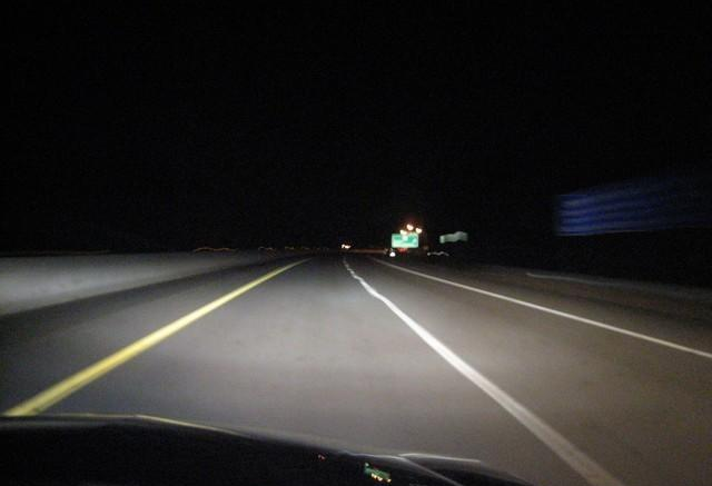 夜晚高速路上图片图片
