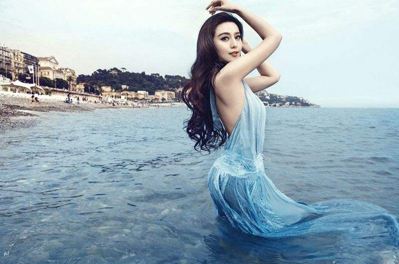 范冰冰|范冰冰晒照阅读量破千万，为啥人气还这么高，网友的分析很有道理