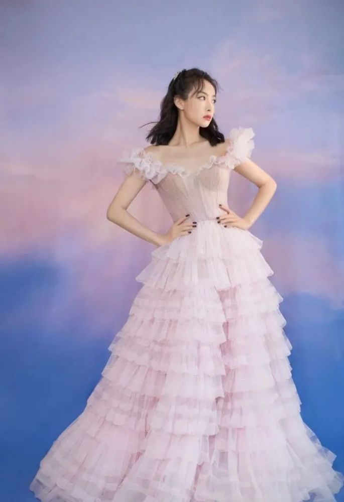 中国电视金鹰奖|赵丽颖二度斩获金鹰奖，成85后小花第一人，上台领奖一脸淡定