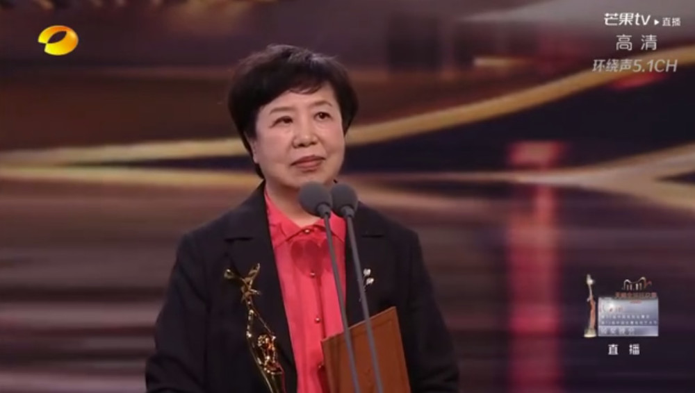 跨年演唱会|第13届金鹰节：任达华童瑶分获帝后 王一博赵丽颖夺最受喜爱演员