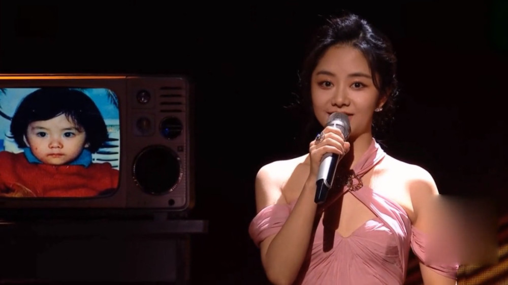 跨年演唱会|第13届金鹰节：任达华童瑶分获帝后 王一博赵丽颖夺最受喜爱演员