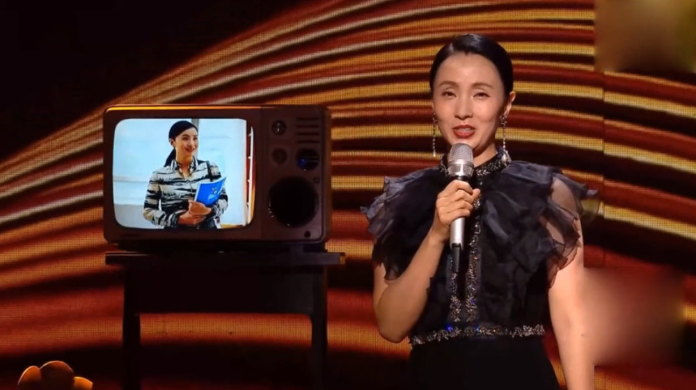 跨年演唱会|第13届金鹰节：任达华童瑶分获帝后 王一博赵丽颖夺最受喜爱演员