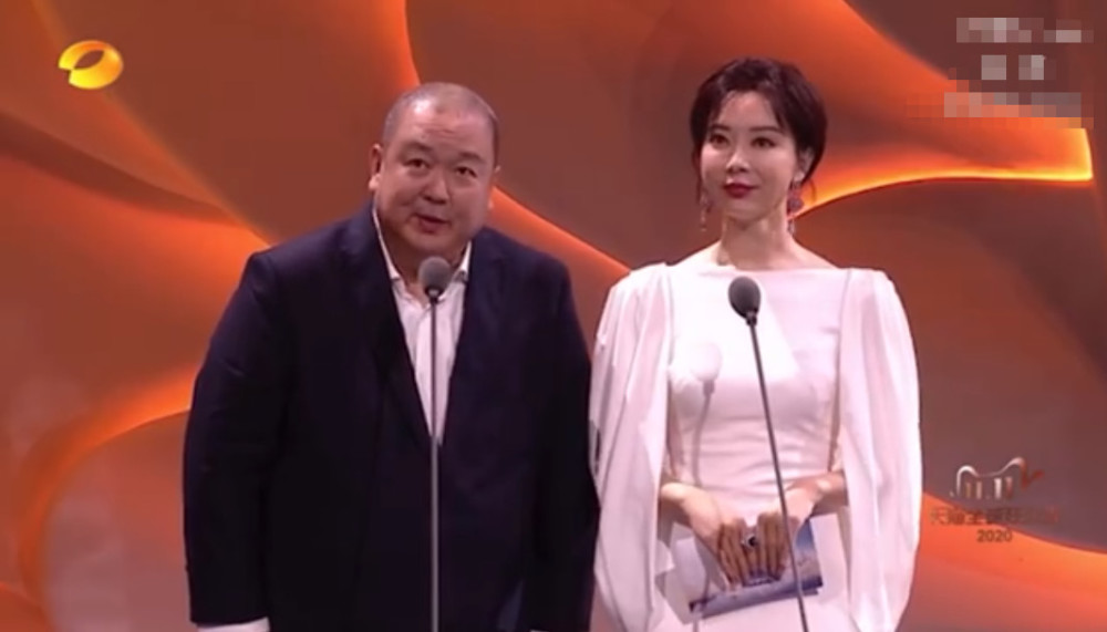 跨年演唱会|第13届金鹰节：任达华童瑶分获帝后 王一博赵丽颖夺最受喜爱演员