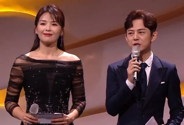 赵丽颖|金鹰奖翻车不断：童瑶获奖感言太尬，宋茜对赵丽颖撇嘴，主持嘉宾集体卡词