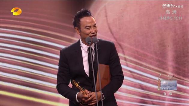 赵丽颖|金鹰奖翻车不断：童瑶获奖感言太尬，宋茜对赵丽颖撇嘴，主持嘉宾集体卡词