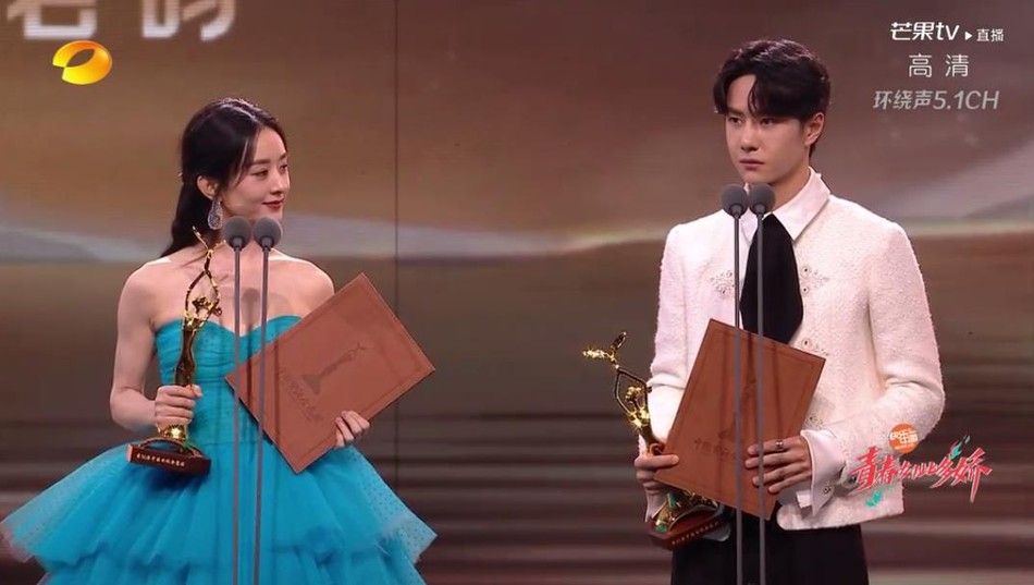 赵丽颖|金鹰奖翻车不断：童瑶获奖感言太尬，宋茜对赵丽颖撇嘴，主持嘉宾集体卡词