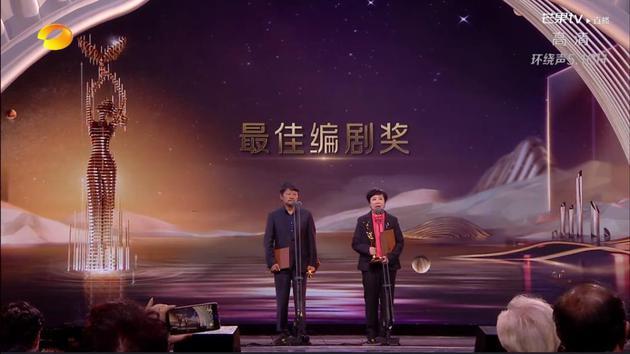 赵丽颖|金鹰奖翻车不断：童瑶获奖感言太尬，宋茜对赵丽颖撇嘴，主持嘉宾集体卡词