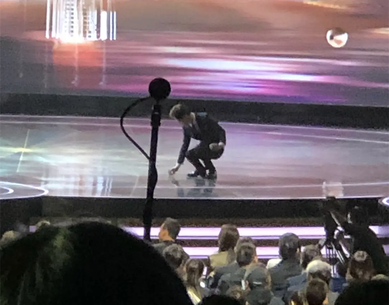 赵丽颖|金鹰奖翻车不断：童瑶获奖感言太尬，宋茜对赵丽颖撇嘴，主持嘉宾集体卡词