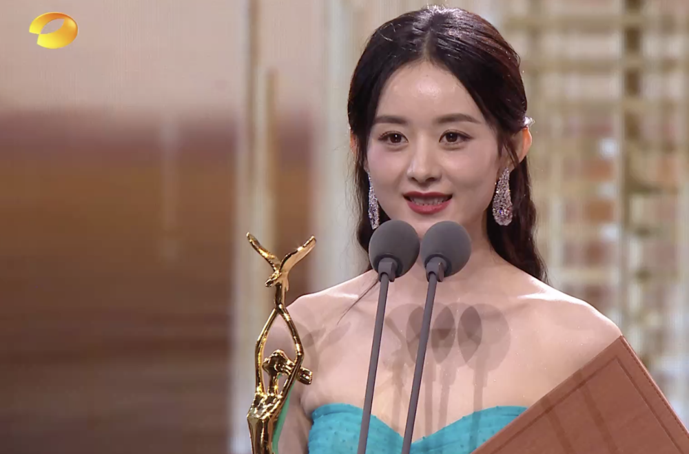 王一博|王一博赵丽颖金鹰节同台领奖，发言声音颤抖带哭腔，暴露脆弱一面