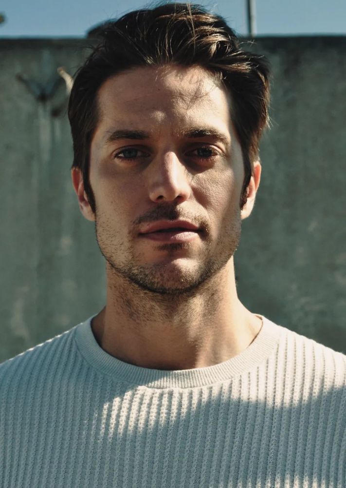 法国182cm新晋禁欲男神跟好莱坞第一女神谈恋爱帅气逼人