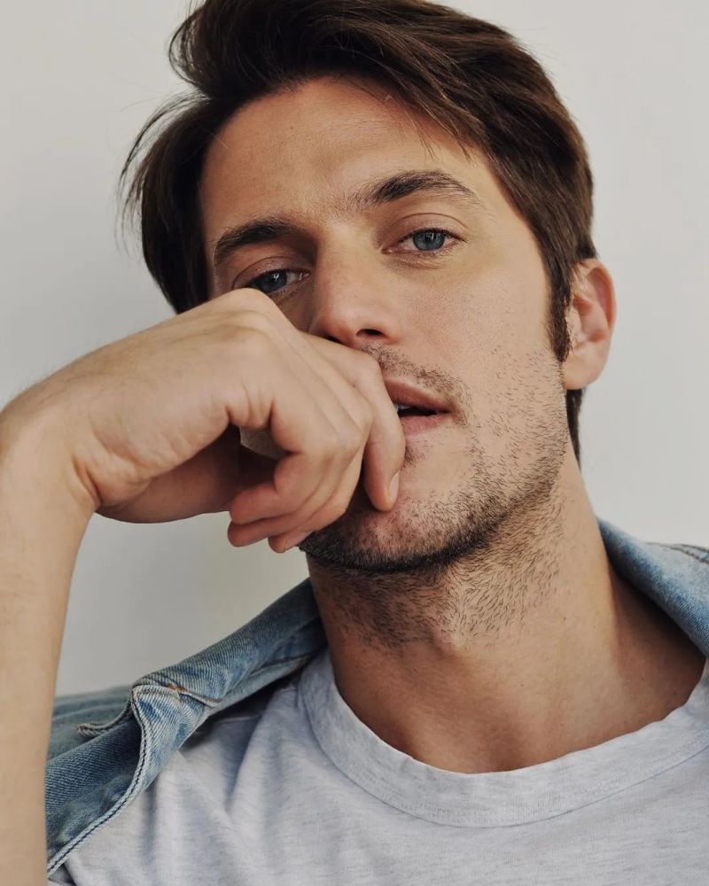 法国182cm新晋禁欲男神跟好莱坞第一女神谈恋爱帅气逼人