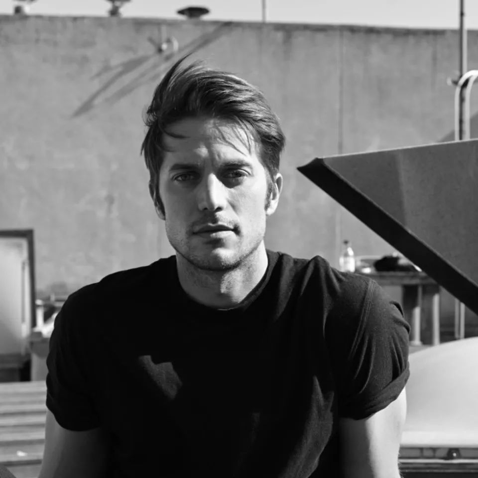 法国182cm新晋禁欲男神跟好莱坞第一女神谈恋爱帅气逼人