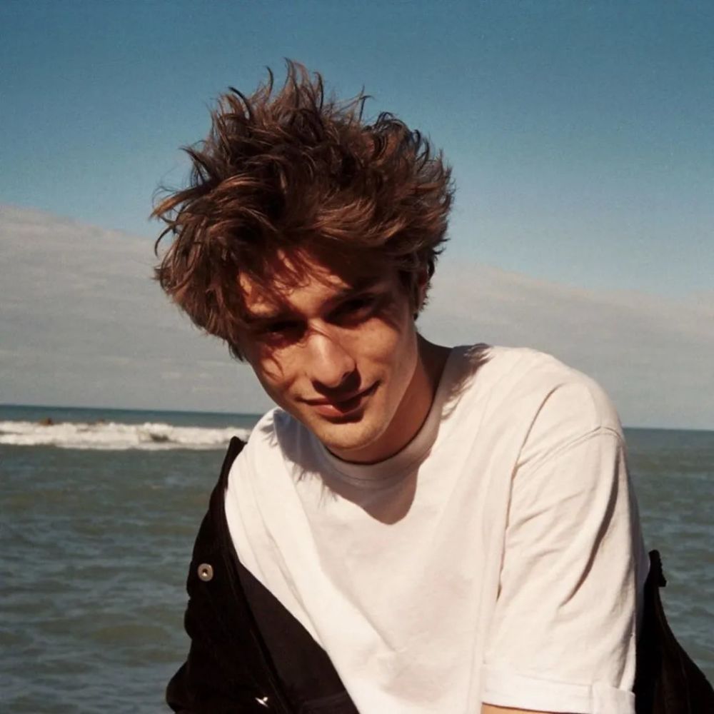 法国182cm新晋禁欲男神跟好莱坞第一女神谈恋爱帅气逼人