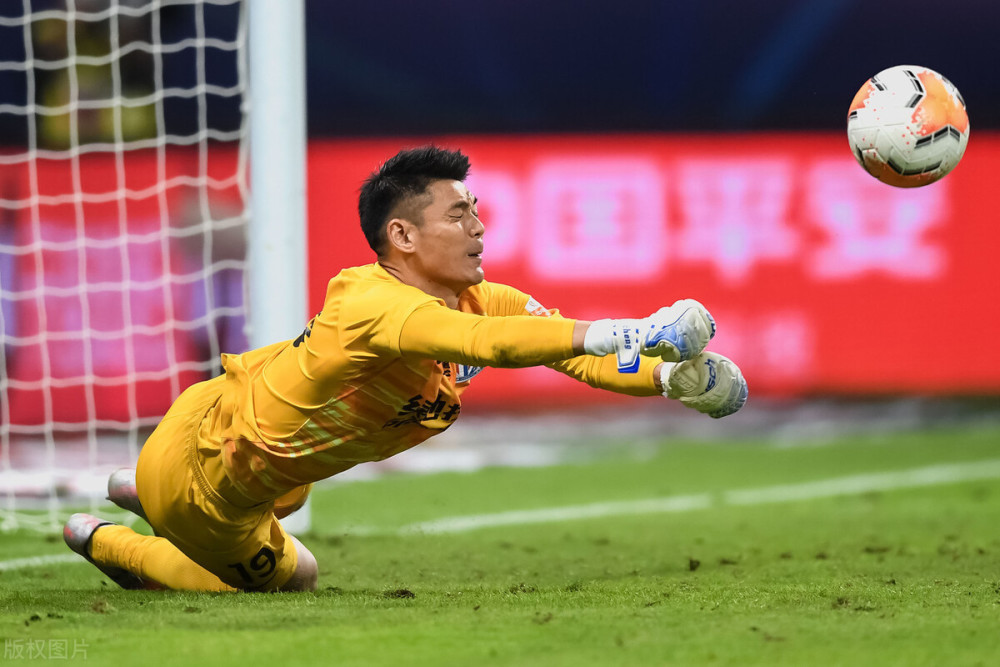 曾诚,连续上演关键神扑