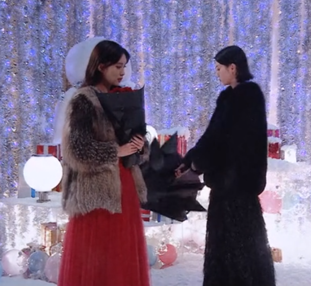 李溪芮|李溪芮演技差也就罢了，情商也不如师妹黄梦莹，难怪赵薇批她矫情