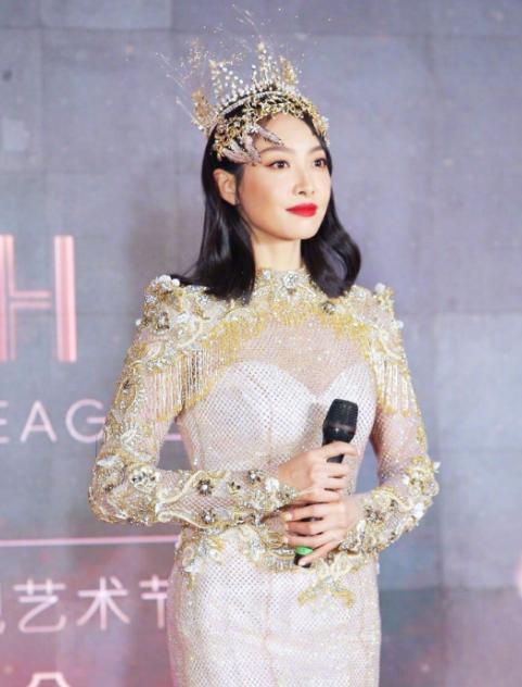 中国电视金鹰奖|金鹰奖最全看点：倪萍曝争议言论，赵丽颖犯迷糊，提词器全程抢镜