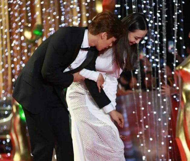 中国电视金鹰奖|金鹰奖最全看点：倪萍曝争议言论，赵丽颖犯迷糊，提词器全程抢镜