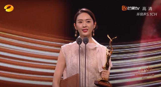 中国电视金鹰奖|金鹰奖最全看点：倪萍曝争议言论，赵丽颖犯迷糊，提词器全程抢镜