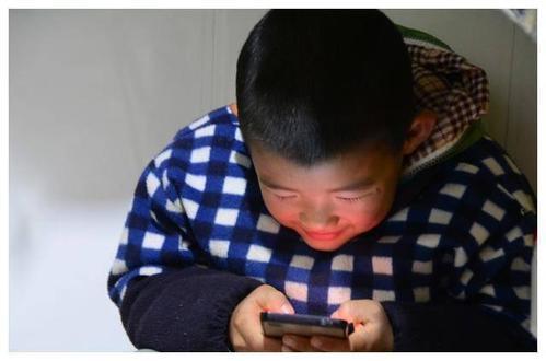 北京|玩手机上瘾有多可怕，看完你绝对不敢想象，女生上瘾比男生更可怕