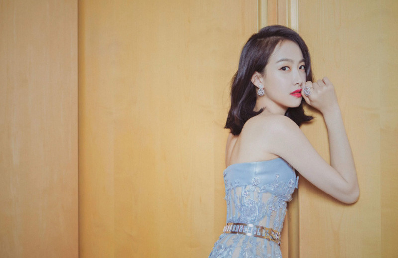 金鹰女神|宋茜金鹰女神造型翻车？暴露身材短板，重到走路都需要搀扶