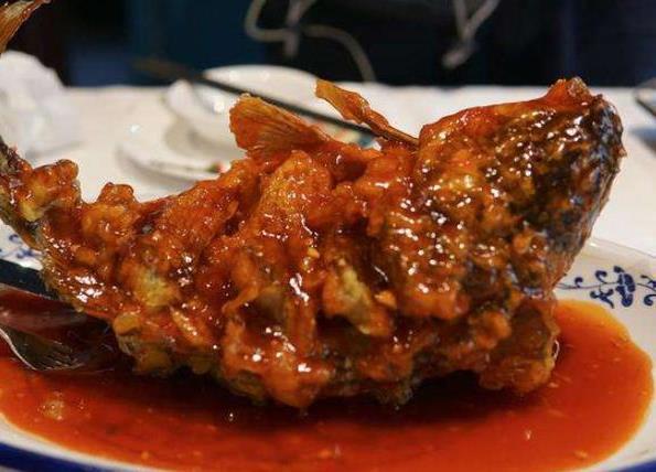 英国|鲤鱼入侵世界，遭遇完全不同，在英国肥的像猪，在中国熬不过童年