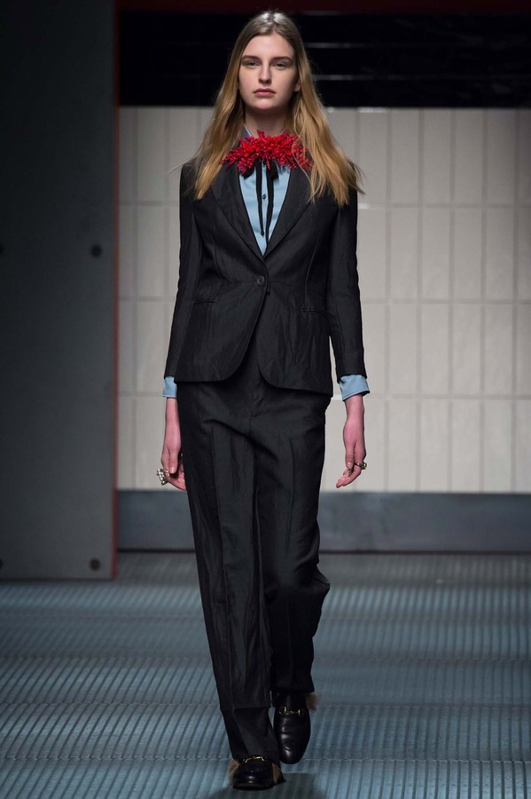 时尚界的无性别尝试一条男士连衣裙售价15000人民币