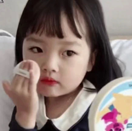 吉娜|吉娜怀孕了，技术流分析她的孩子会遗传整形前吗？