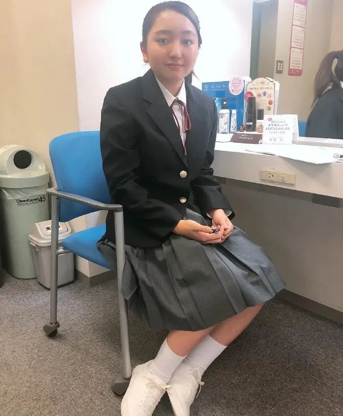 吉娜|吉娜怀孕了，技术流分析她的孩子会遗传整形前吗？