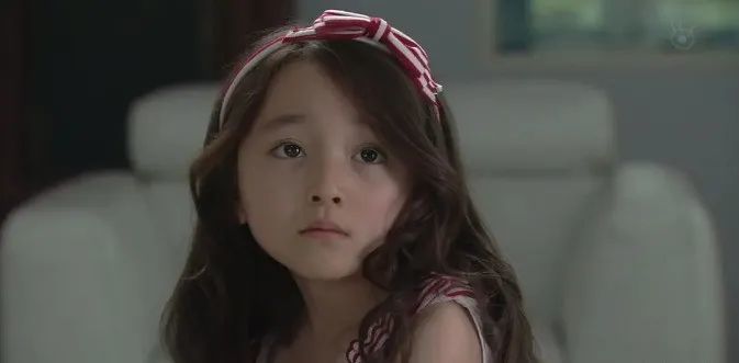 吉娜|吉娜怀孕了，技术流分析她的孩子会遗传整形前吗？