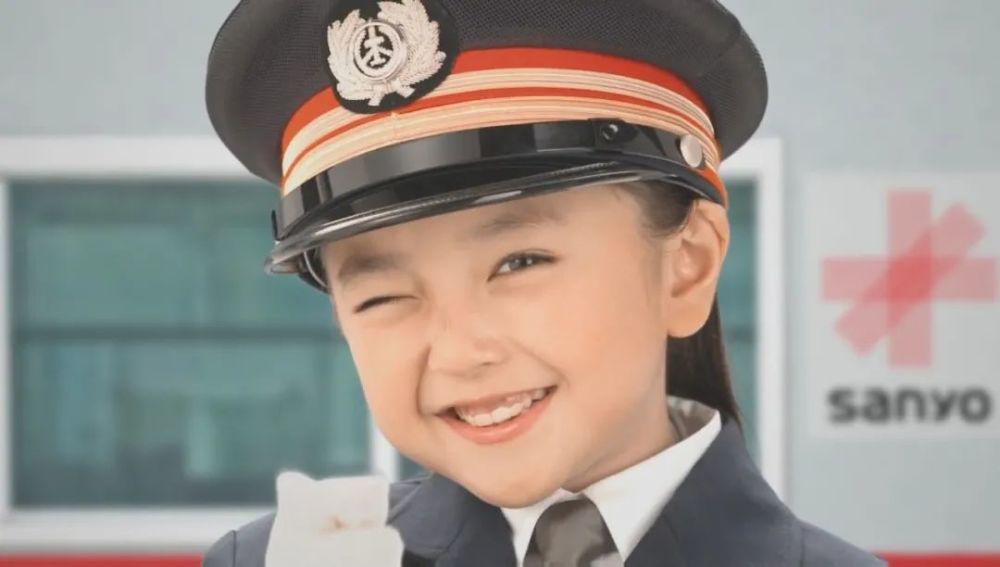 吉娜|吉娜怀孕了，技术流分析她的孩子会遗传整形前吗？