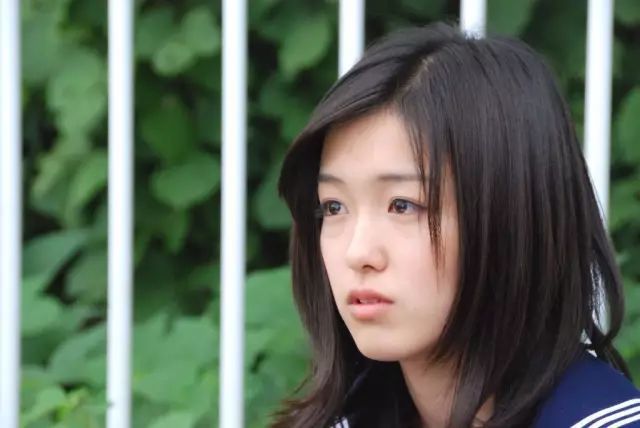 吉娜|吉娜怀孕了，技术流分析她的孩子会遗传整形前吗？