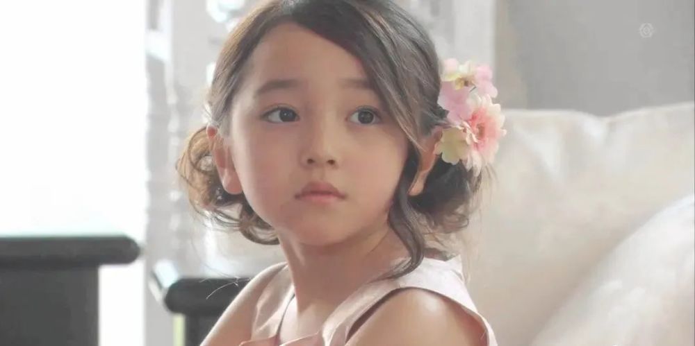 吉娜|吉娜怀孕了，技术流分析她的孩子会遗传整形前吗？