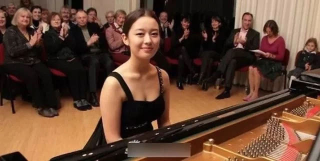 吉娜|吉娜怀孕了，技术流分析她的孩子会遗传整形前吗？