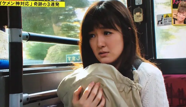 吉娜|吉娜怀孕了，技术流分析她的孩子会遗传整形前吗？