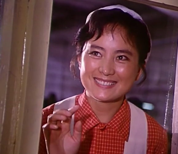 新的科技知识,试图接纳与理解张岚这些年轻人的特立独行的行事作风