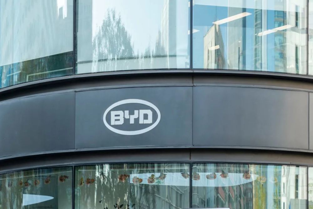 起火|刚从4S店保养出来就自燃，比亚迪新能源车起火吓坏车主